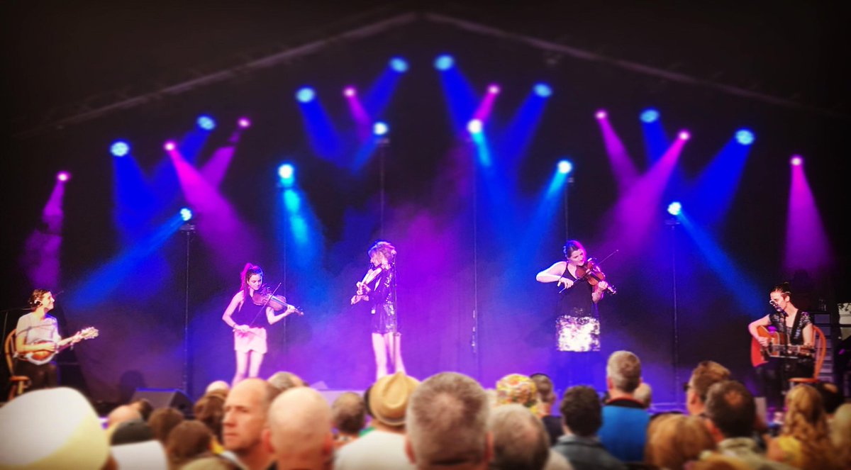 laurabethsalter's tweet photo. What a year! Thanks for the gigs @TheShee @JennandLB @Kinnaris5 @RossAndAli @TNaggins @jennbutterworth @rachel_newton_ @KrisDrever @khendersonmusic @adamfiddle and #theblascollective #steveforeman Happy New Year to you all! https://t.co/xVpFAUMZpS