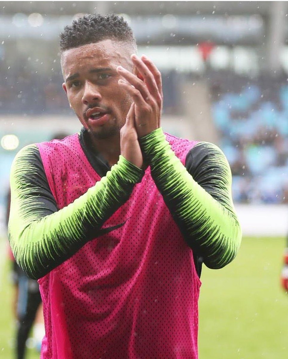 gabrieljesus9's tweet photo. Último dia do ano e vem na lembrança o que se passou nesses 365 dias de 2018... https://t.co/WSTEY7lKFz https://t.co/LJTl7J8GAT