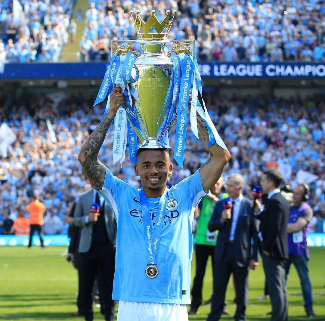 gabrieljesus9's tweet photo. Último dia do ano e vem na lembrança o que se passou nesses 365 dias de 2018... https://t.co/WSTEY7lKFz https://t.co/LJTl7J8GAT
