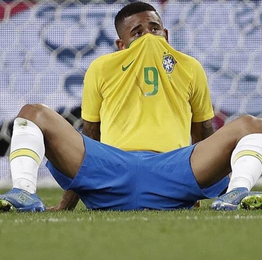gabrieljesus9's tweet photo. Último dia do ano e vem na lembrança o que se passou nesses 365 dias de 2018... https://t.co/WSTEY7lKFz https://t.co/LJTl7J8GAT