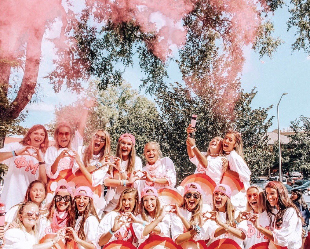 um_cph's tweet photo. Before we ring in the new year, we’re reminiscing on all of the amazing moments in 2018!🎊💙🌟 What is your favorite memory from this year? #gorebsgogreek https://t.co/b6bX5Qyp9O