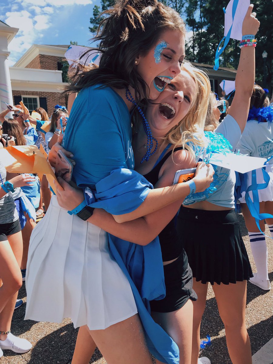 um_cph's tweet photo. Before we ring in the new year, we’re reminiscing on all of the amazing moments in 2018!🎊💙🌟 What is your favorite memory from this year? #gorebsgogreek https://t.co/b6bX5Qyp9O