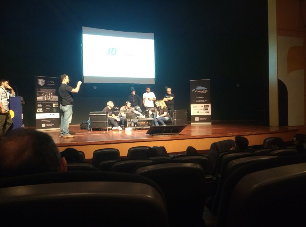 SecurePodcast's tweet photo. Hace unos 10 meses comenzábamos muy tímidamente con este proyecto, poco a poco fue creciendo y hoy ya llevamos 18 Episodios!. Desde #SecurePodcast queremos agradecer a l@s radioescuchas e invitad@s y desearles a tod@s un muy feliz 2019!!!. Stay Tuned Feb 2019 🙌🏻 https://t.co/HVq06PNCaO