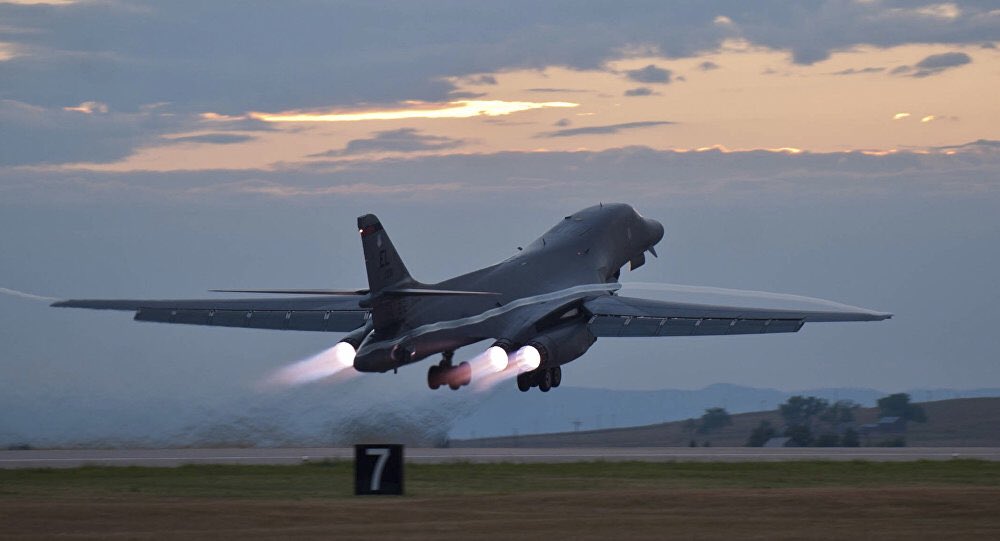 Airsquad9's tweet photo. My two favorite aircraft in the @usairforce ... E-4B and B-ONE! #MILCOM #GLOBALSTRIKE #LANCER #NOAC #NIGHTWATCH #1ACCS https://t.co/o4ByUm7Hvj