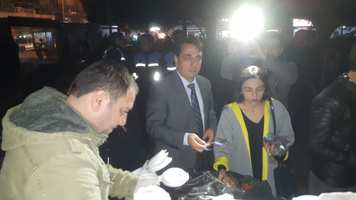 corbagonulluler's tweet photo. Bugünkü dağıtımda çorba, ekmek ve tatlı getirip dağıtıma destek veren Büyükşehir Belediyesi’ne @Adana_Bld, kurabiye yapan Ali Bey'e ve gönüllülerimize teşekkür ederiz. İyi seneler :)🎈🎊 https://t.co/tGLnQHxVIS
