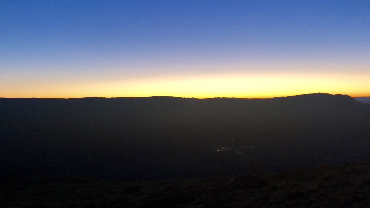 asier_mendia's tweet photo. @gurjoseba @NekaneAguado @BasurdeEditions @starbienatotxa Beriain edo San Donato beste batzuentzako,urteko azken igoera eta gauez.Argazkia Ihurbain tontorra #Mendia #Mountain #Natuta #Nature #Ihurbain #Andimendi #Beriain #SanDonato #Nafarroa #Navarra #EuskalHerria #BasqueCountry https://t.co/qSZ3iLbDvb