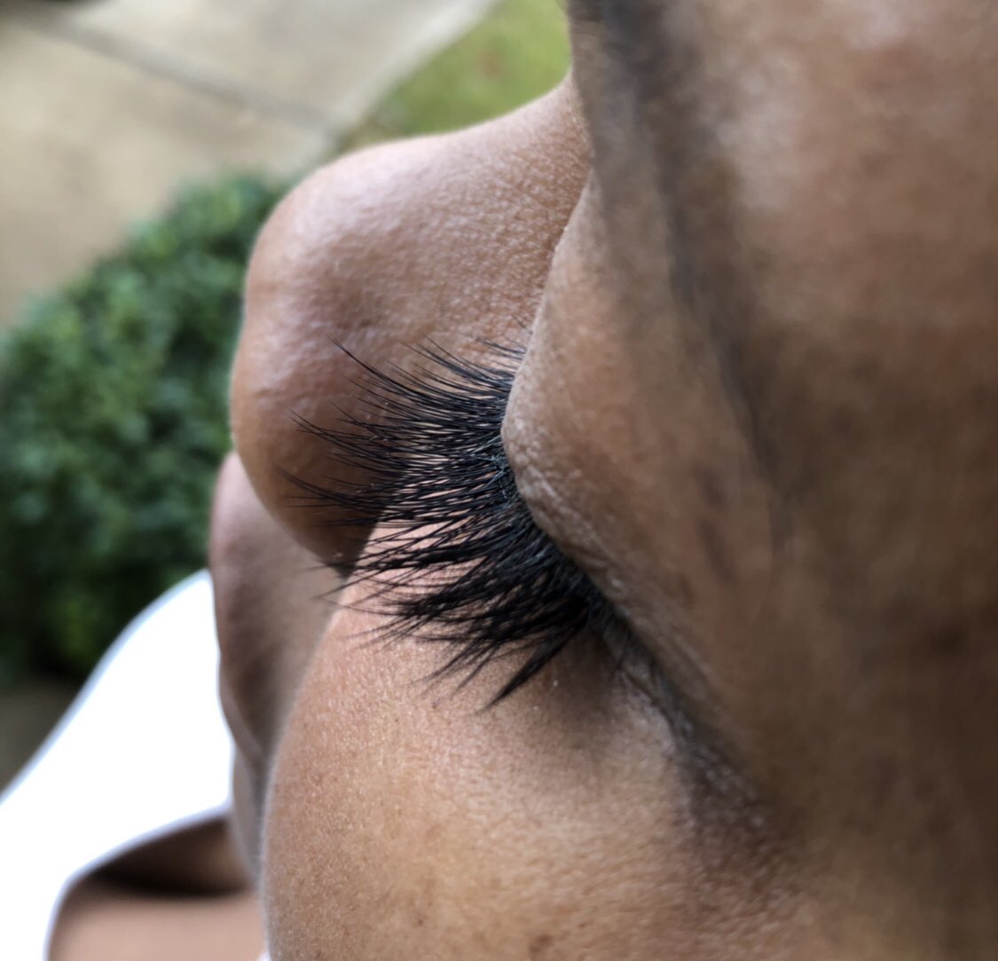 Chykalet's tweet photo. When your FAVORITE client birthday is only a few hours away and her gift request is “Lashes”... my last lash set of 2018 goes to the ONE & ONLY @ohsoniceTy... #iDoLashes 💋 https://t.co/eZDKWOD1oj