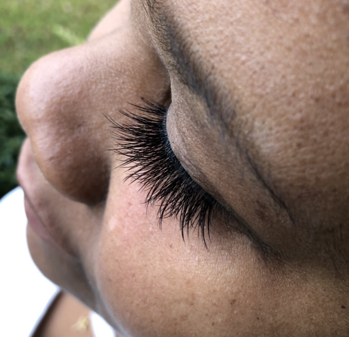 Chykalet's tweet photo. When your FAVORITE client birthday is only a few hours away and her gift request is “Lashes”... my last lash set of 2018 goes to the ONE & ONLY @ohsoniceTy... #iDoLashes 💋 https://t.co/eZDKWOD1oj