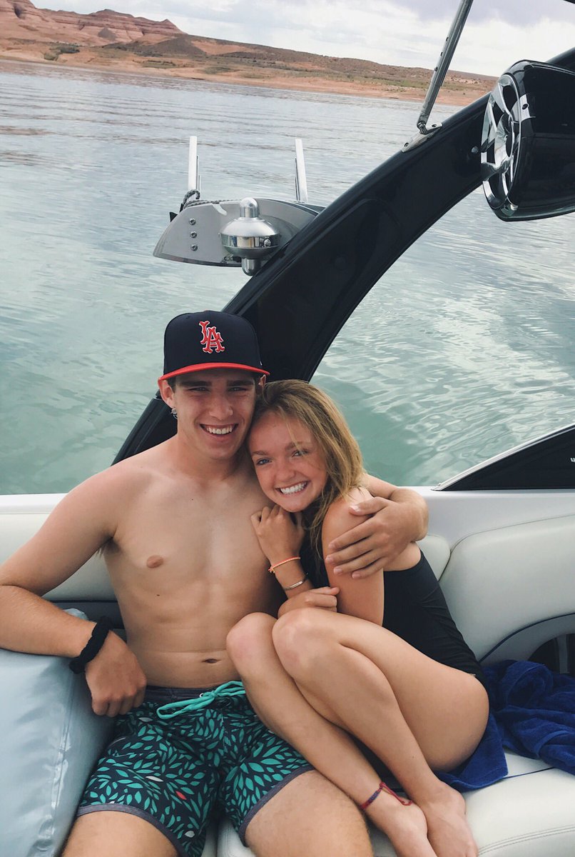 marshall_ari's tweet photo. feeling extra grateful for all the memories made with this one in 2018! 💛 https://t.co/4eszihQlXB