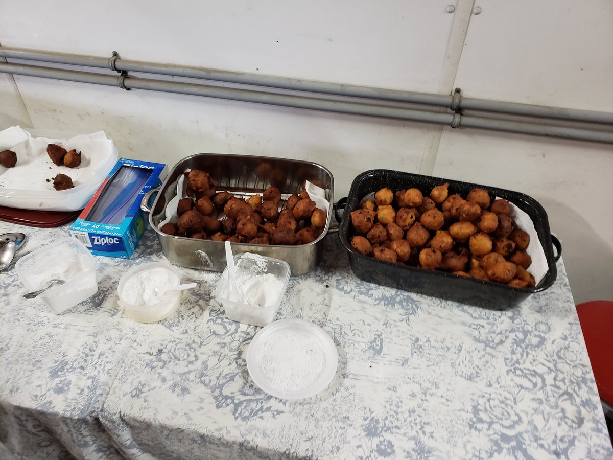 TheRobotDoc's tweet image. Thank you Gras&apos;s for the oliebollen!!! #appleisbetterthanraisin