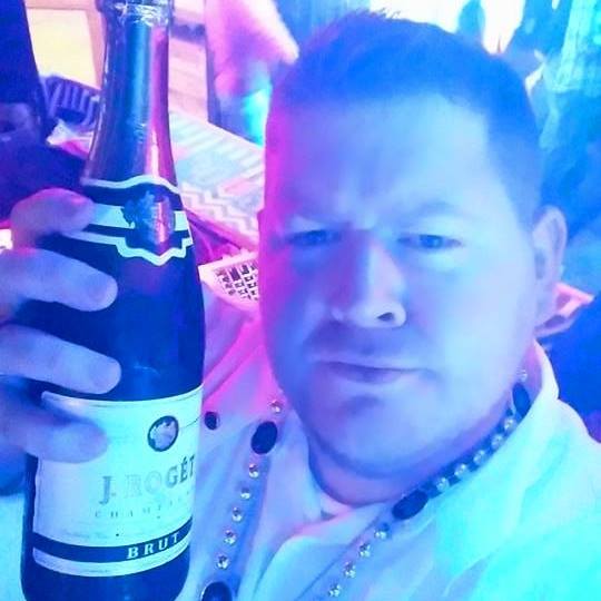 BigMicRadio's tweet photo. Tonight we cheers'ing our way to 2019 at District 30 for the Countdown on K with myself and @1025KSFM in the spot with @djninhtendo &amp; Neko Swavey on the tables!  Champagne Toast &amp; Balloon drop going down tonight! https://t.co/g4iXYZQVDw