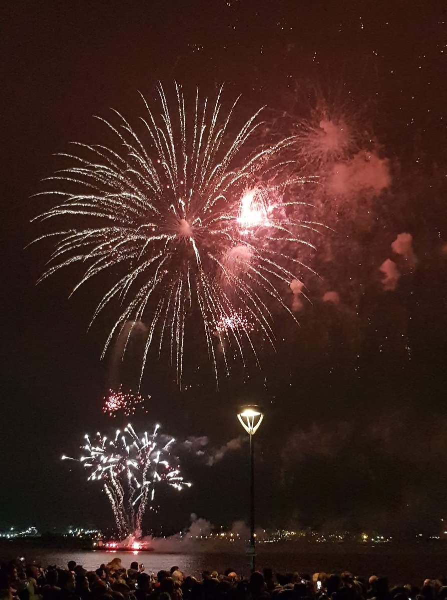 ExpatsL's tweet photo. The time is like a flowing river, no water passes beneath your feet twice, much like the river, moments never pass you by again, so cherish every moment that life gives you and have a wonderful New Year 2019!! ❤️🙏 #HappyNewYear2019 #Liverpool #2019Hopes https://t.co/bqEzCArsIc