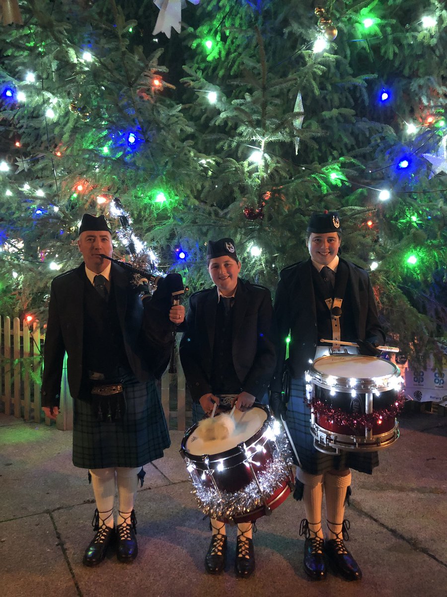 Proud of these 3 ready to play at the Fireballs 🔥 with <a href="/NHPipeBand/">Newtonhill Pipe Band</a> 
#Stonehaven #Hogmanay2018 
#HappyNewYear 🏴󠁧󠁢󠁳󠁣󠁴󠁿
#Fireballs
#ScotlandIsNow