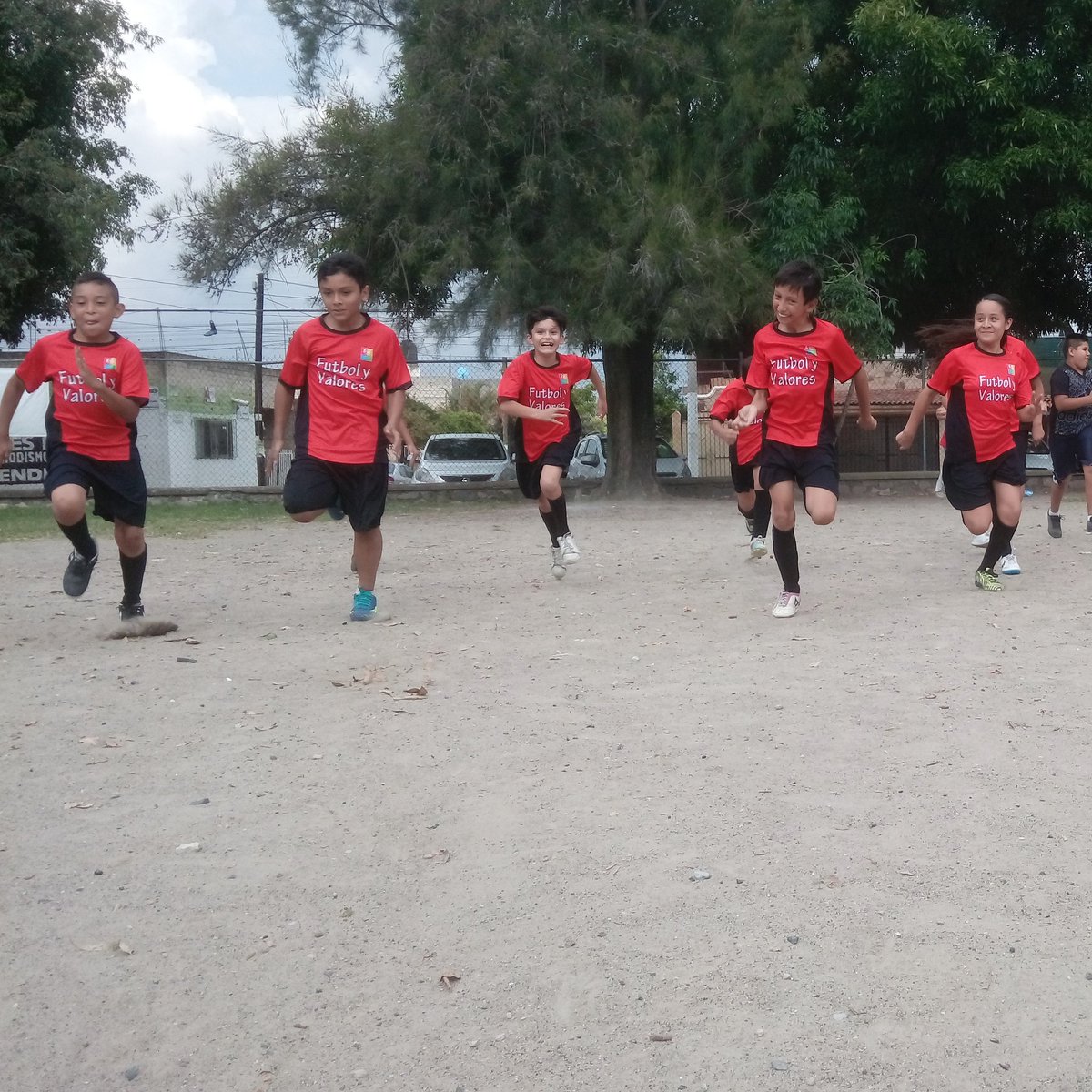 campeonescausa's tweet photo. Terminamos un Gran Año y el q viene Pinta Bien, nuestros mejores deseos para el 2019 #FutbolYValores #TalentoConValores https://t.co/M0NAcDkgE0
