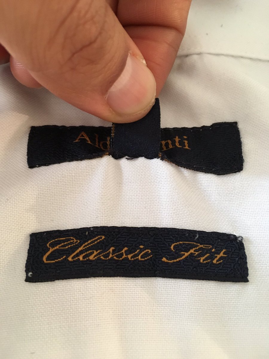 rmando_murillo's tweet photo. cuesta 50 pesos. Se me hizo muy injusto que no puedan cambiar una camisa viendo las irregularidades y se me hace aún muy bajo que estén modificando el producto a su conveniencia y que le quieran ver la cara a sus consumidores. https://t.co/S2rLWv9Rvb