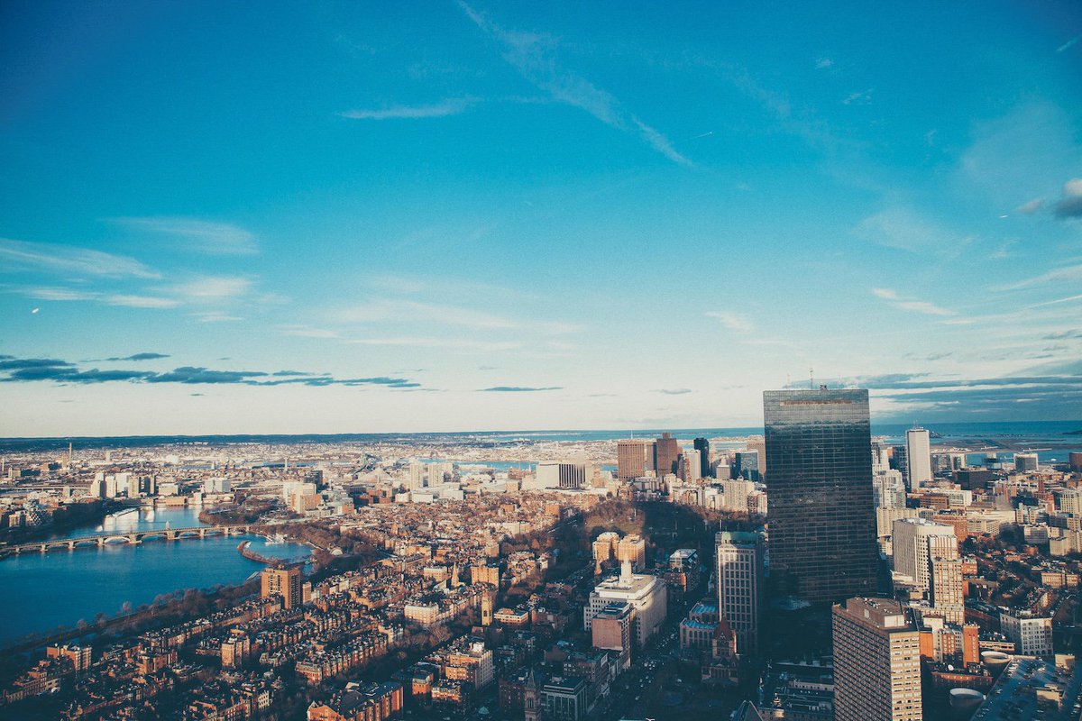 frlazzeri's tweet photo. Thank you to all of my friends, colleagues and followers who made 2018 an incredible year! My wish for the new year is more #Kindness and #MachineLearning for everyone! I look forward to seeing you all in 2019 ✨
#BostonView #NYE https://t.co/TFcqpqnlwr