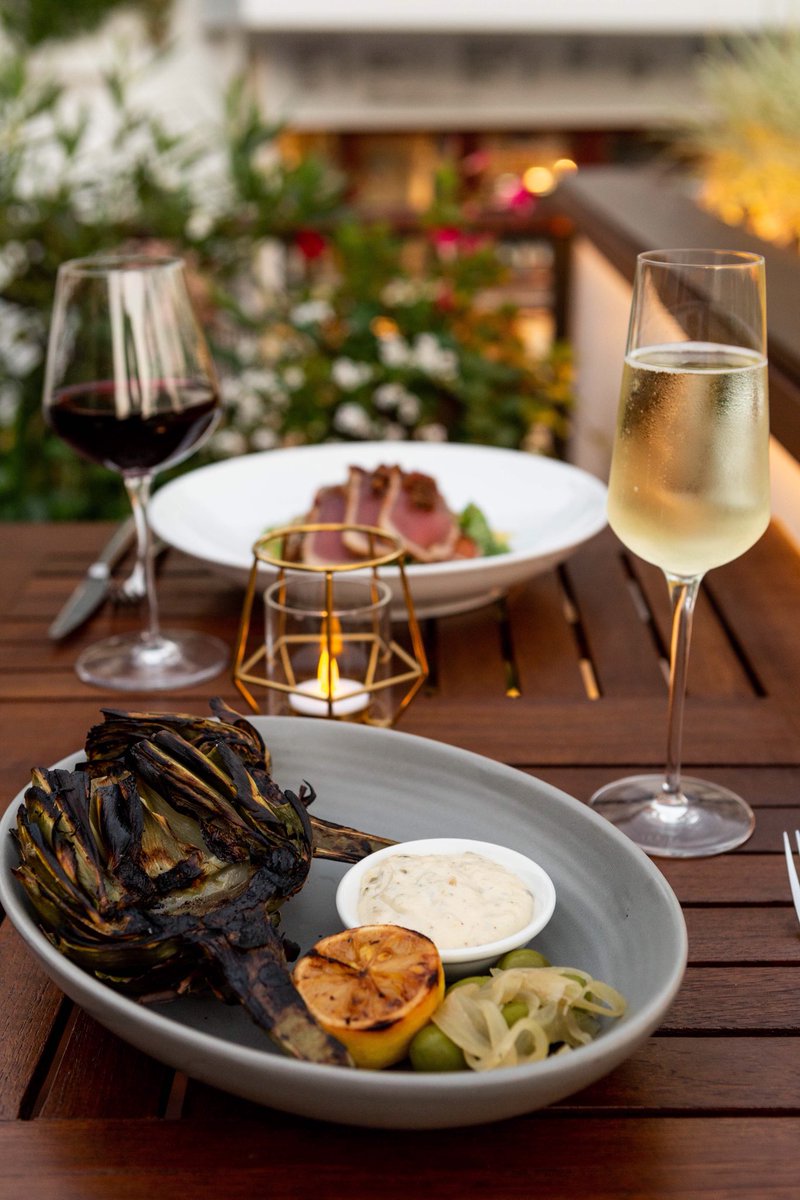 #NewYearsEve is finally here! 🍾 Don't miss out on the evening of fun we have planned to ring in 2019, including a complimentary #champagne toast, DJ, and photobooth! We'll see you soon. ✨ Reserve: bit.ly/ConservatoryRe…