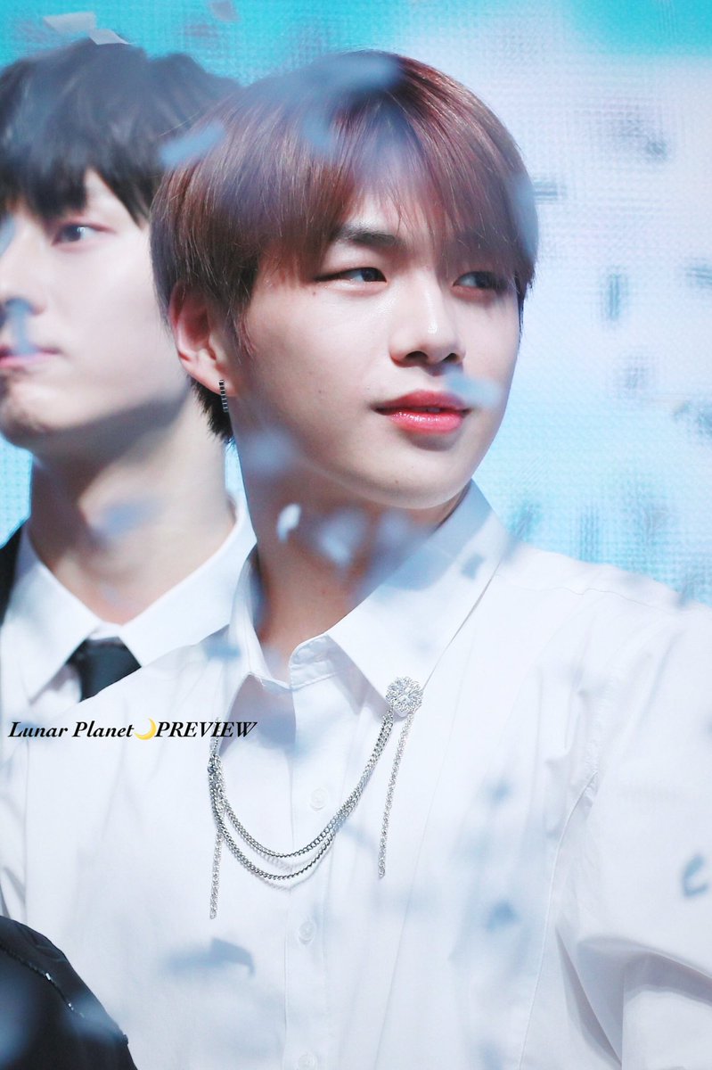 LunarPlanet1210's tweet photo. 🍑181231 mbc 가요대제전
새해 복 많이 받자🎊🎉
#강다니엘 #워너원 #WANNAONE  #KangDaniel #カンダニエル https://t.co/JanHmVcnnb