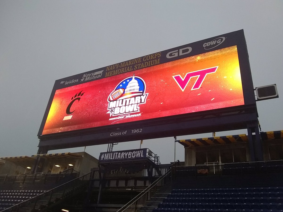 VPCincBaltimore's tweet photo. Another fantastic @MilitaryBowl in the books for us , way to go @GoBearcatsFB for today’s win against @VT_Football #scoreboardshow #MilitaryBowl https://t.co/ByWePCHll4