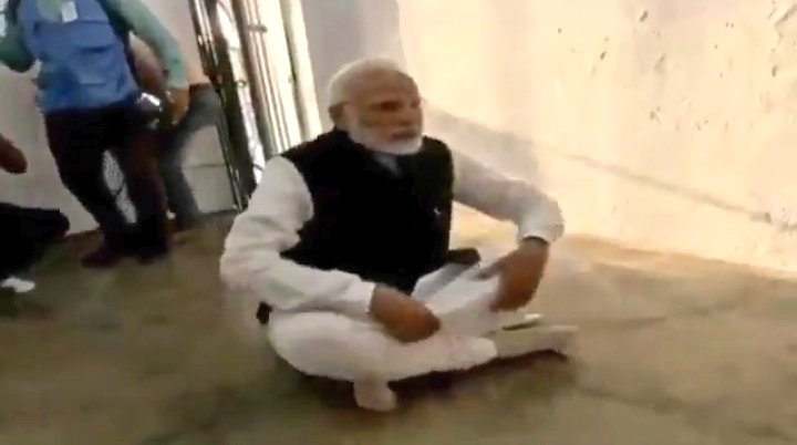 SonalMehra_'s tweet photo. Patriotism in 2018.
1. One cameraman at front.
2. One cameraman at back.
3. One light man for good pic quality.

Patriotism in 2019.
Modi Ji ko Wanakkam.

Happy New Year https://t.co/pB7fbwHiWO