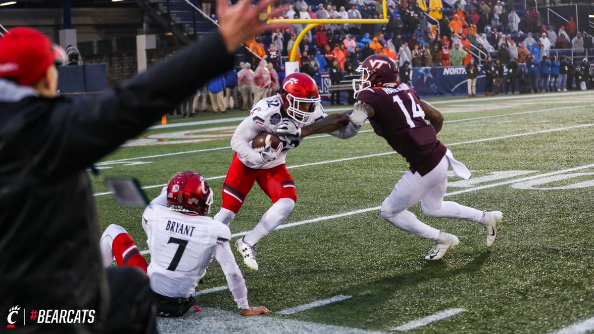 GoBEARCATS's tweet image. The play that sealed it.

#Bearcats