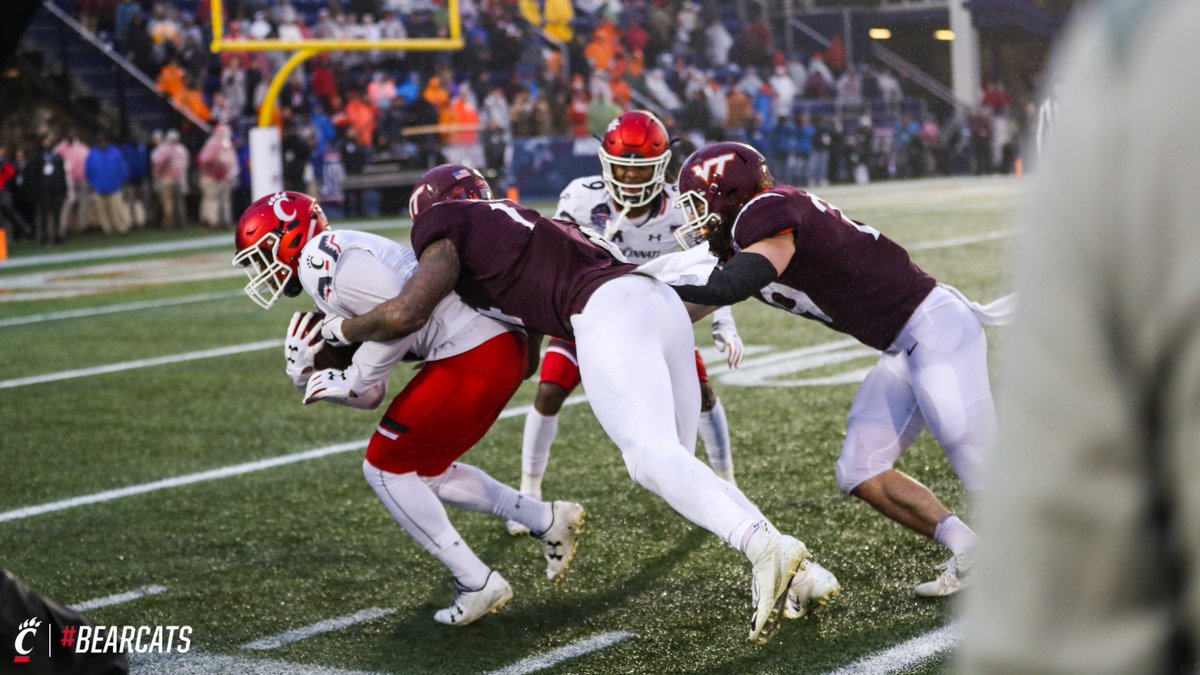 GoBEARCATS's tweet image. The play that sealed it.

#Bearcats