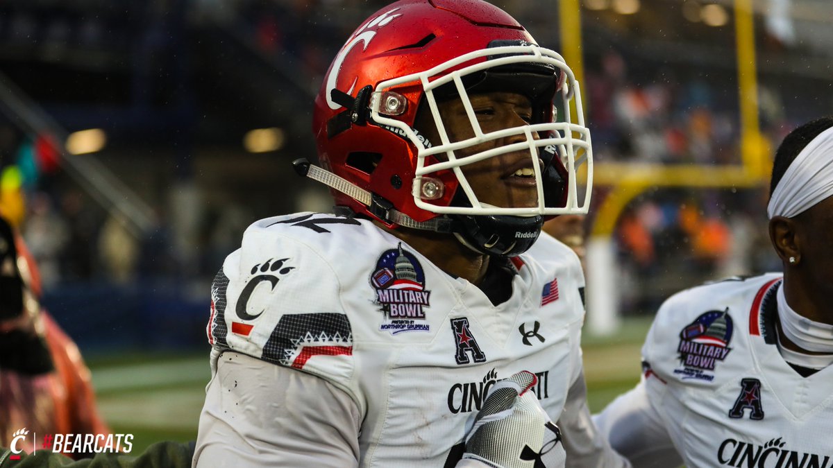 GoBEARCATS's tweet image. The play that sealed it.

#Bearcats