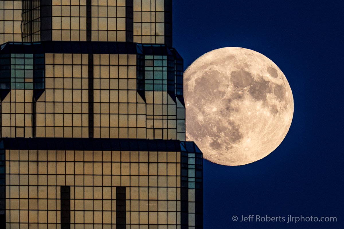 ENGPHOTO's tweet photo. #5 of my look back at a few of my favorite @KCMO #2018 photos I was lucky enough to make. This time a few looks at some full #moon shots. #PhotogLife @NikonUSA #luna https://t.co/q34gCUtpzz