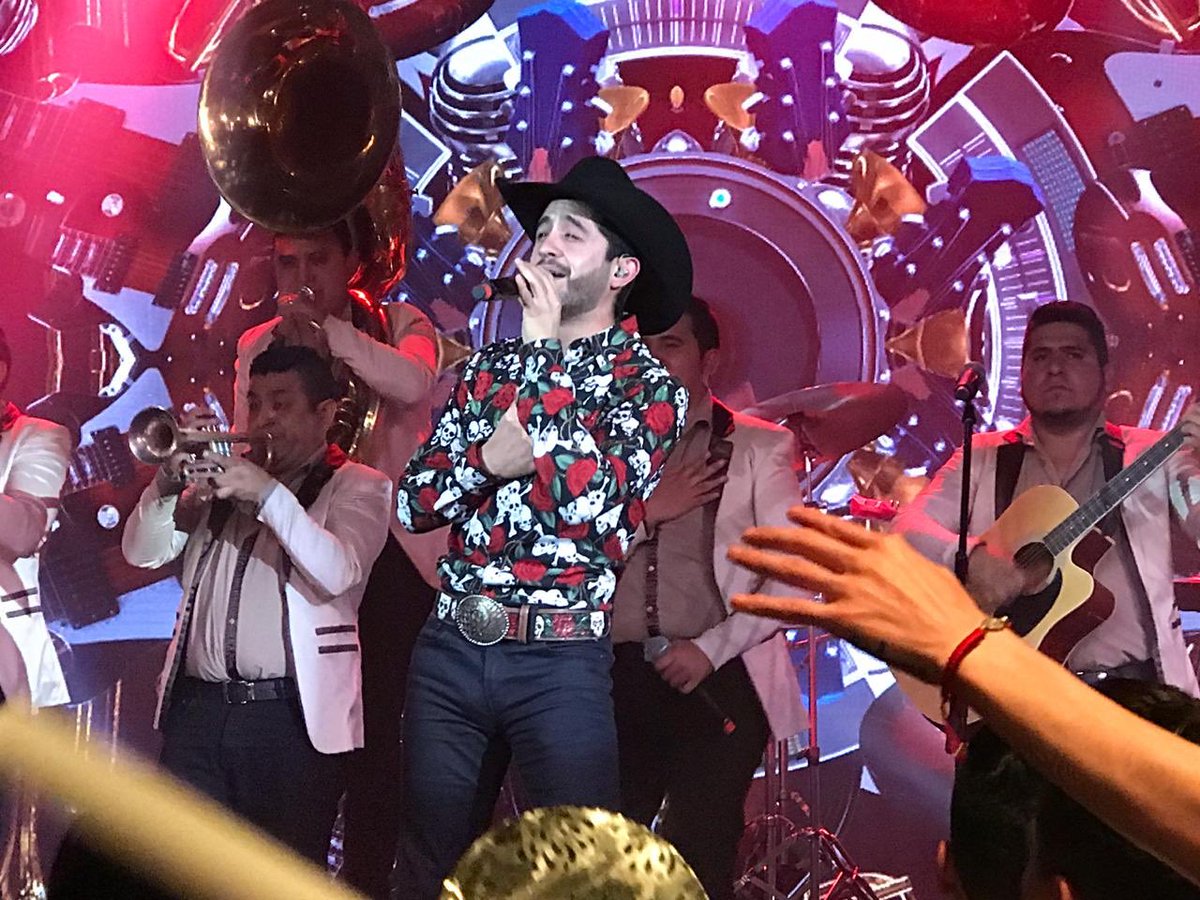 📸 <a href="/sauleljaguar/">SAUL EL JAGUAR</a> , <a href="/diegoherreraytu/">Diego Herrera</a> y <a href="/LOSCANTANTES1/">AJ Y LOS CANTANTES</a> presentes en el especial #Feliz2019 🎊 de <a href="/Aztecauno/">Azteca UNO</a> 📺🎶 #PuroRemex