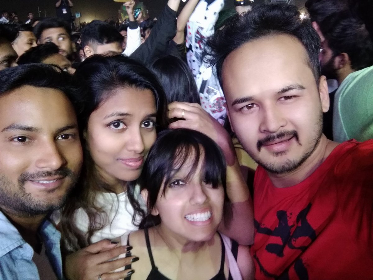 JayAnandz's tweet photo. Sunburn eve on 31st night
#SunburnFestival2018 #friends #HappyNewYear2019 https://t.co/h7nhxV1aHG
