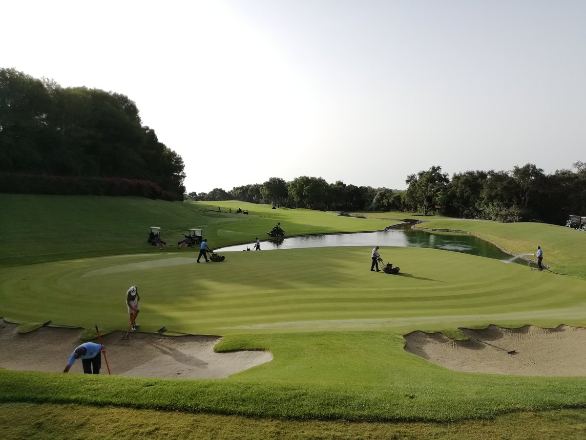 ricardobaron92's tweet photo. 2018 has been a great year of work!! Thanks everyone that has participated on it! Happy 2019!! Hope it will be better!! #Valderrama #Barcelona #Charlotte #OhioUniversityProgram #Turff
@AgronomyRCV @mcremades @TapizV @MikeOKeeffe2 https://t.co/6PlgKfi9gb