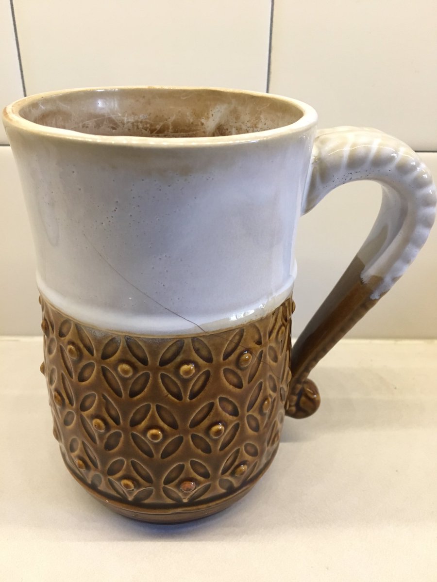 The_Tela's tweet photo. My favorite tea mug, failed catastrophically in my hand this morning. Viewing this as a new mug opportunity, not an omen of the year to come. Happy #NYE2019 folks! https://t.co/X6biO4rLtT