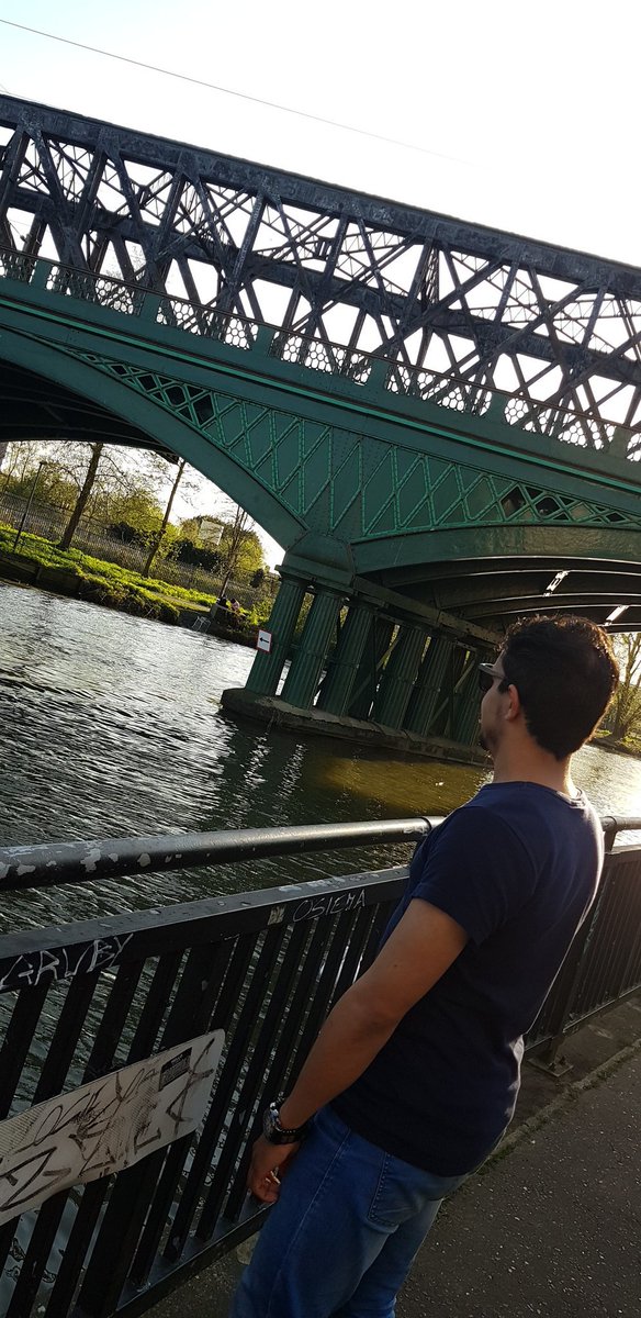 الحياة لاتقف عند احد 
استمر في تحقيق هدفك 
ابتسم وقل الحمد الله 😊