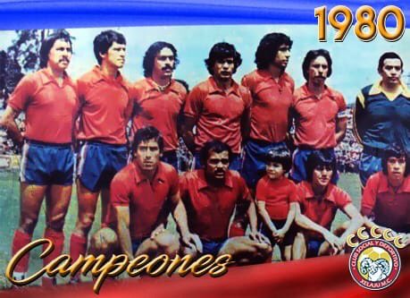 Xelaju_Oficial's tweet photo. #SegundaLuna 🔴⚪🔵🌙🌙
Antes que concluya el año, queremos saludar a los héroes Campeones Nacionales que con entrega y esfuerzo obtuvieron la Segunda Luna a finales de 1980. Gracias por escribir una página dorada en nuestra historia. 
#VamosXelajúMC #ChivosDeCorazon #Superchivos https://t.co/E1jkaoSSXl