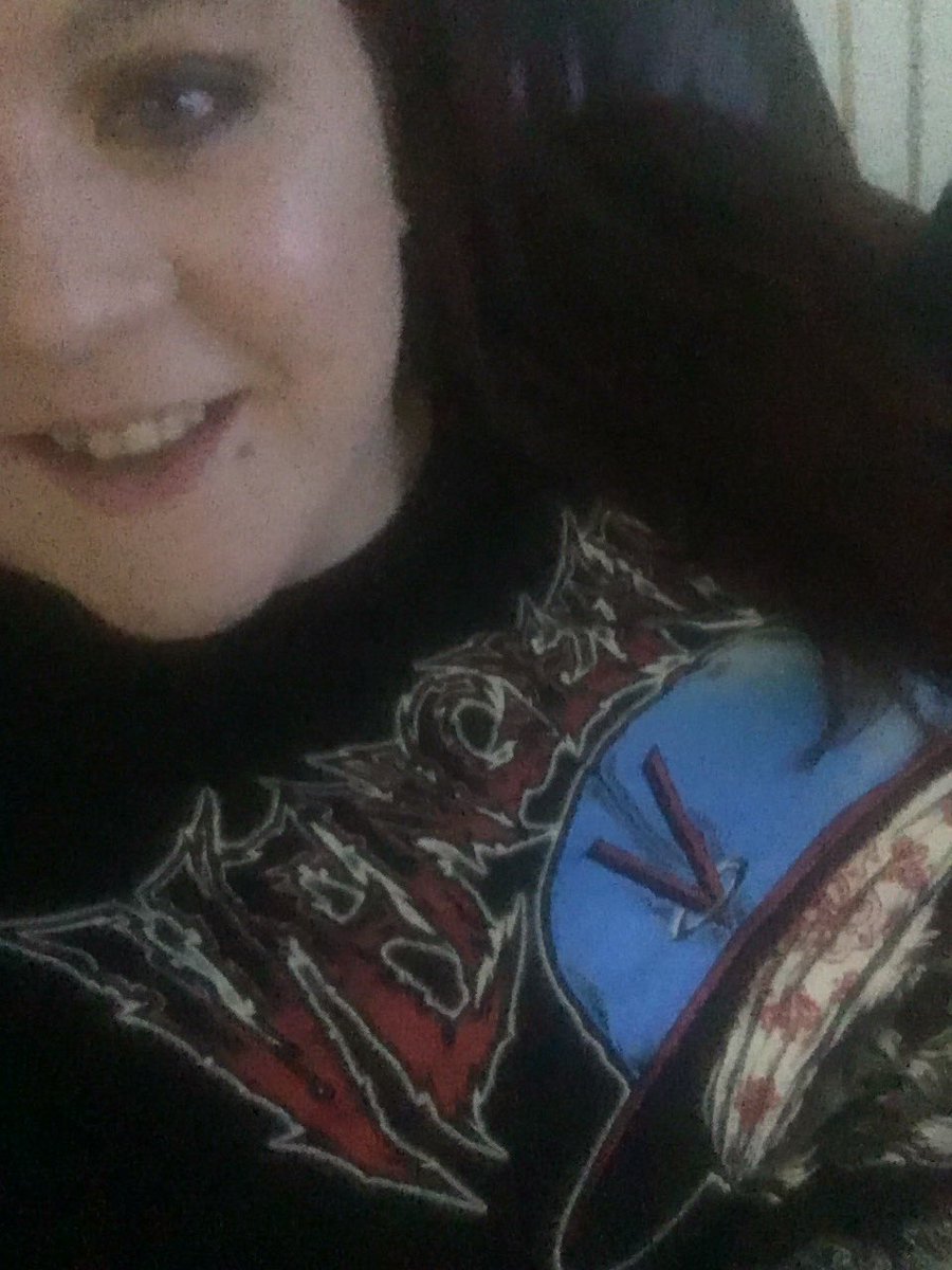 Teri_Bee93's tweet photo. NYE! And @Vengenz1 t-shirt on! 
Happy new year folks stay safe and have a belter of a day! ❤️ 
2018 thank you 2019 your mine 🙏 https://t.co/2VVnFVfiAc