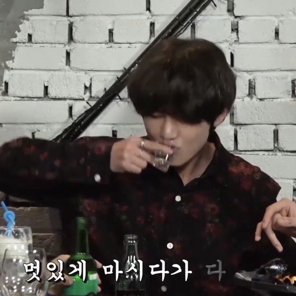 SaveMe_plzz's tweet photo. Окей,  я пьяна. Спасибо тебе т9,  если не ты, то всё было плохо.  Авхах https://t.co/f9pC7XWkRM