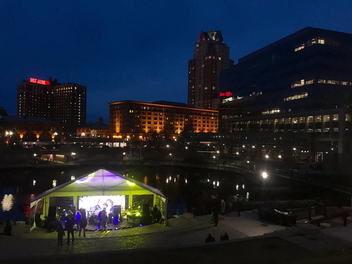 AmandaPittsTV's tweet photo. .@Aerosmith cover band “Aeromyth” just took the stage for their soundcheck. Beautiful view here at @skylineprov1 for #OneProvidence New Year’s Eve! A live look inside coming up on @ABC6 at 5 https://t.co/kmsuO7niGJ