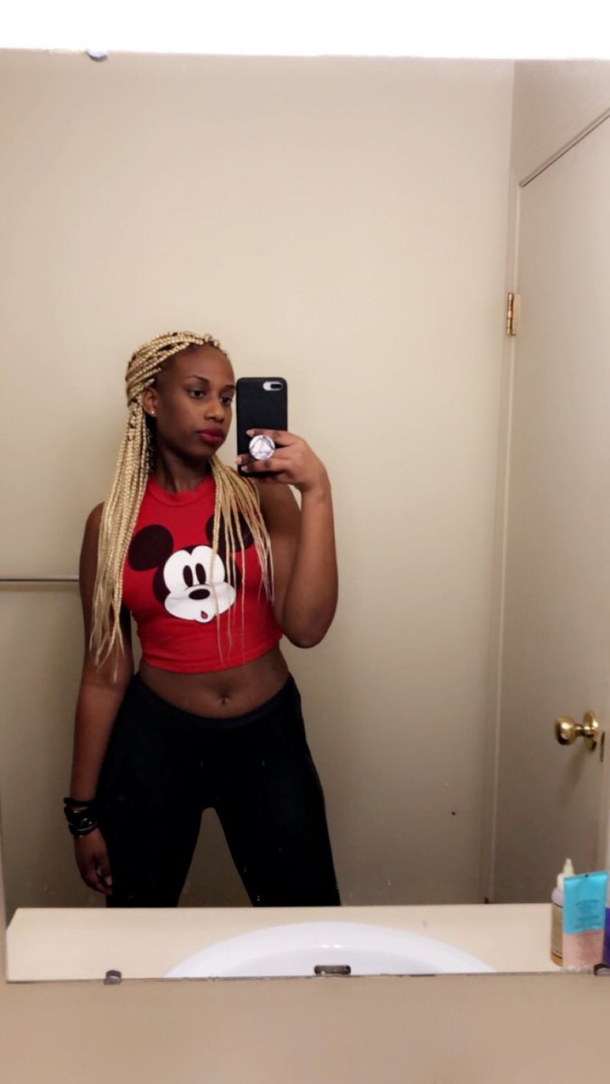 uwaseraissaa's tweet photo. #2018Top4 mirror pictures are my thing https://t.co/j4Nbz1xLu0