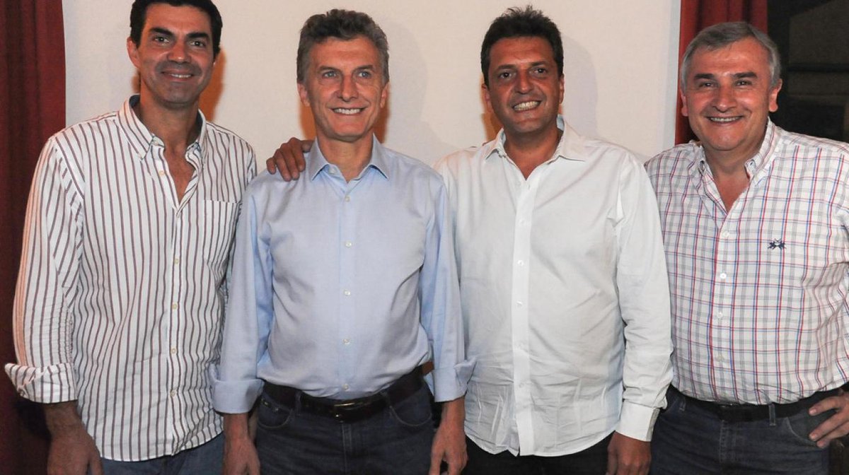 caireydecopas's tweet photo. Acá están los que nos llevaron a este desastre...!!!
Son los adversarios a vencer...
Son los que están entregando el País...!!! https://t.co/zTamGPY2uh