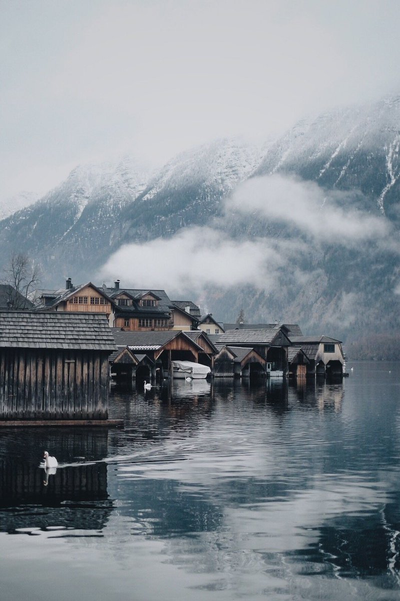 helenagustine's tweet photo. Winter in Halstatt &amp; Krippenstein, Austria https://t.co/bzFo2bUlss https://t.co/Jucj8WTmKg