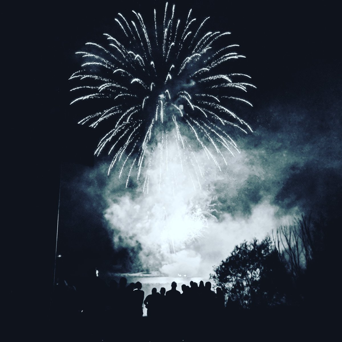 Cass_Coleman's tweet photo. To one and all a #HappyNewYear2019 with hope and happiness. Congratulations to #wallerawanglidsdaleprogressassociation for a wonderful evening. #ilovelithgow Ping @LithgowNews @LithgowTourism https://t.co/nS1La5vkpM