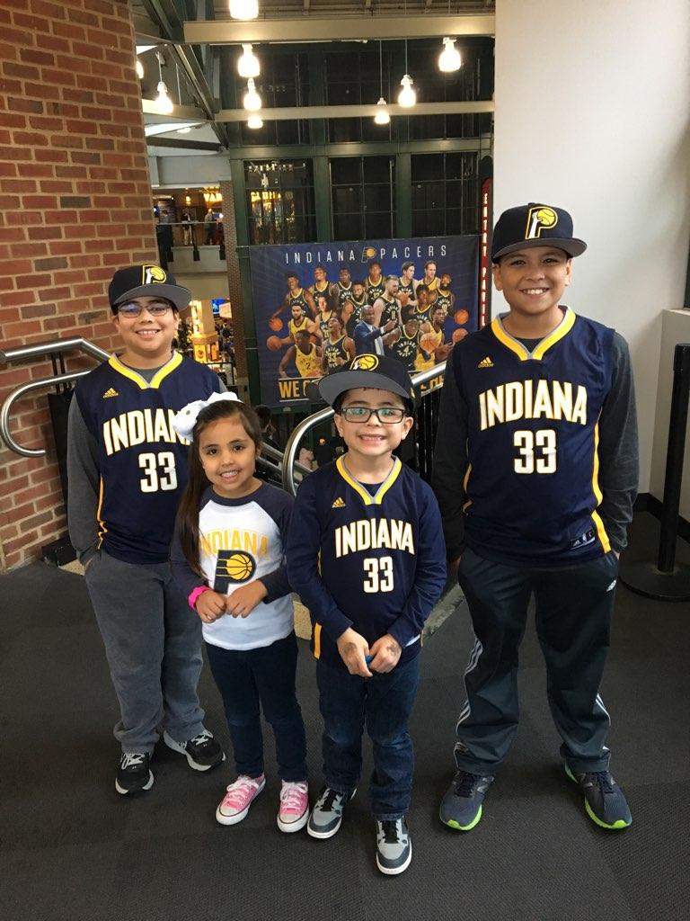 _castillo_cesar's tweet image. Happy New Years eve from downtown at the Pacers game. @Pacers #letsgopacers