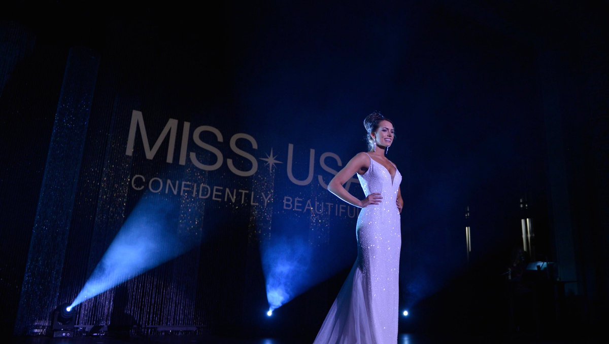misswyusa's tweet photo. Looking at the new year like 👋🏼
•
•
•
•
This year was filled with countless blessings and so much love. I am forever grateful. I will never forget you 2018. 💫
#MissWyomingUSA #Blessed #ConfidentlyBeautiful #HappyNewYear https://t.co/7kNJQmq1Hd