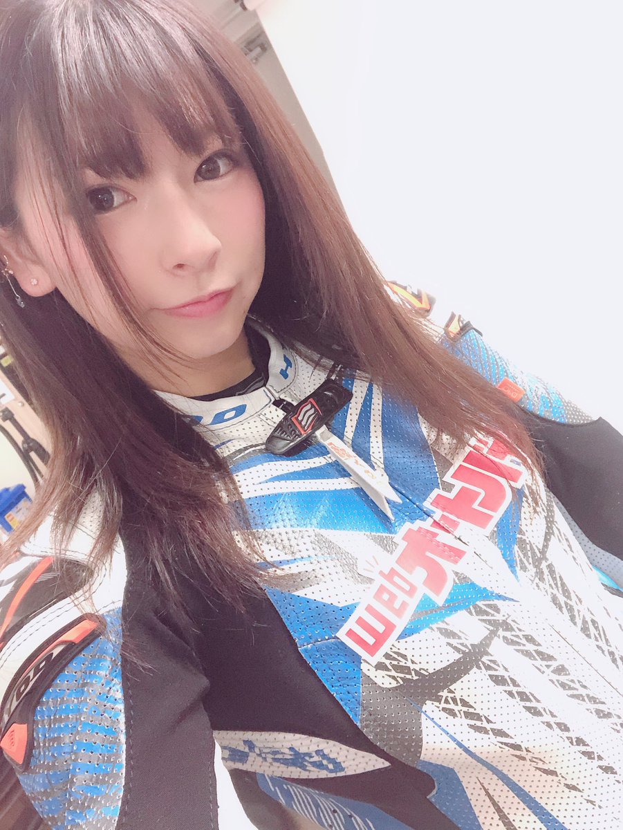 葉月 美優 Hyodさんにかっこいいライダースーツを作って頂きました 女子部のみんなが暖色だったので寒色にしてみようかと 大好きなブルーです 本当にかっこいい しかもかなり動きやすい Hyod