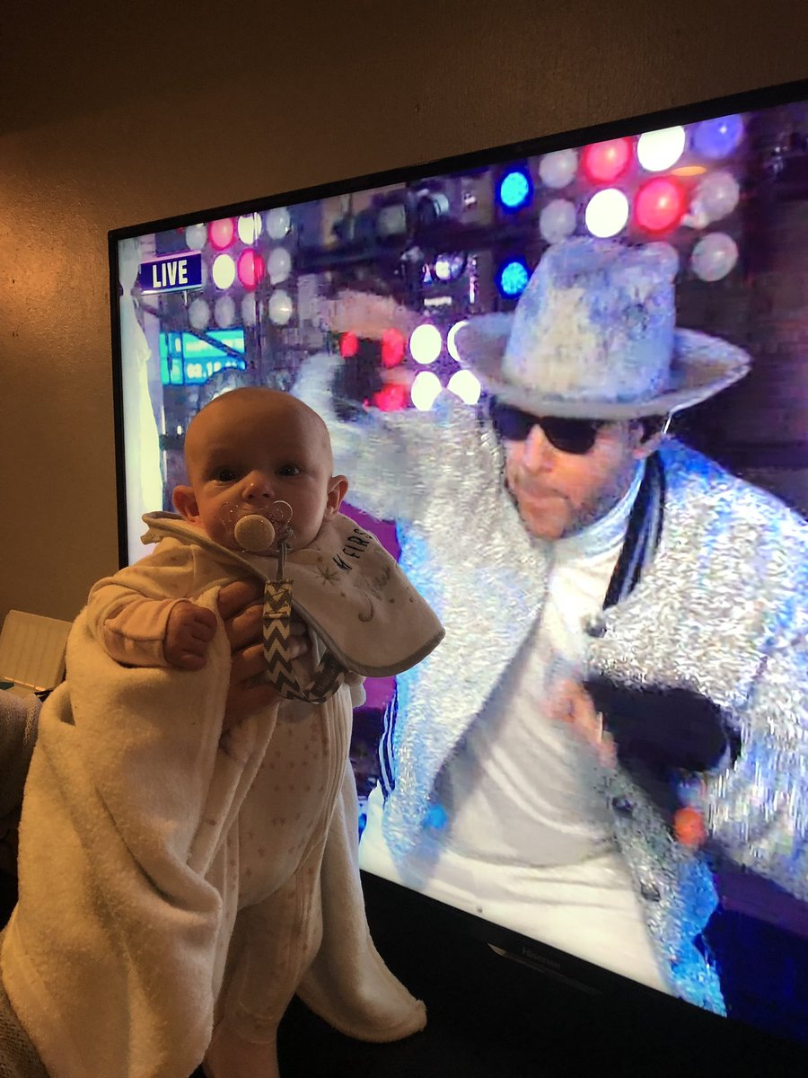 TracyPezzuto's tweet photo. Welcome to the Block Nation, Hayden Marie!! #MyFirstDonnieSelfie @DonnieWahlberg @dannywood @joeymcintyre @jordanknight @JonathanRKnight https://t.co/2rwQLiWeRG