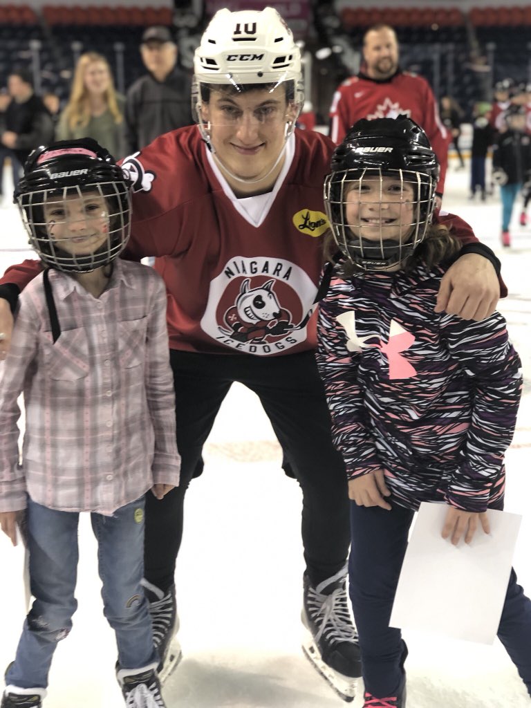 OHLIceDogs's tweet photo. All smiles post-game 😃 https://t.co/lbwslC46Nj