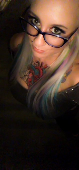 Happy New Year!!! So happy to see the turmoil of 2018 go and more than ready to welcome in #2019... https://t<a href="/tag/mondaysaredevious"class="tags"><span>#mondaysaredevious</span></a><a href="/tag/thissummersgonnahurt"class="tags"><span>#thissummersgonnahurt</span></a>