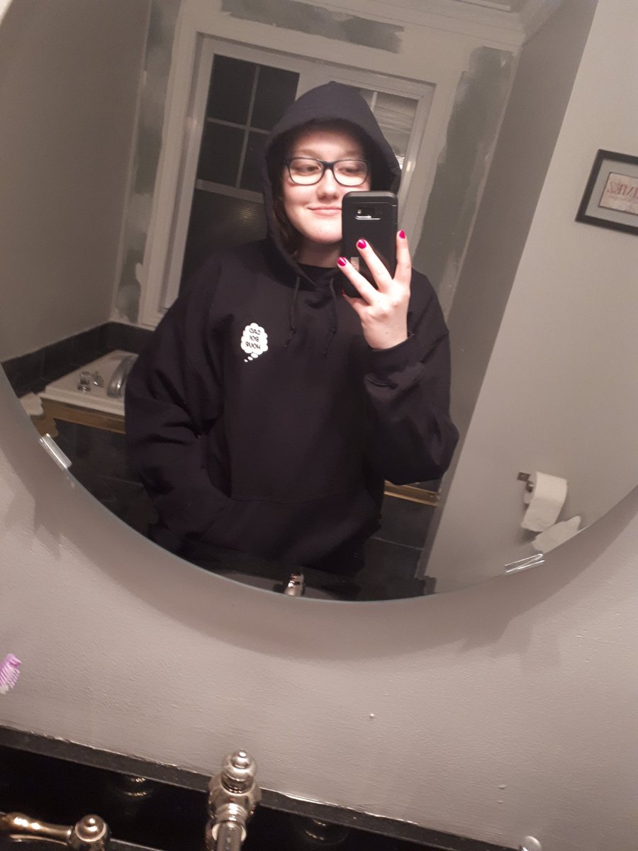 corlitron's tweet photo. @gcpogo666 wanted to get involved. Thank you @round7ethan you're the best 💚💚 @emmachamberlain #emmachamberlainsmerch #emmachamberlain https://t.co/fATMNS3br9
