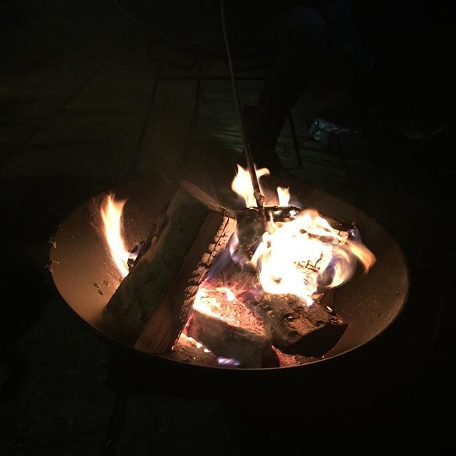 alexmitchelleg's tweet image. Happy new year!!! #firepit #smores #bitdrunk bit.ly/2LGhoY8