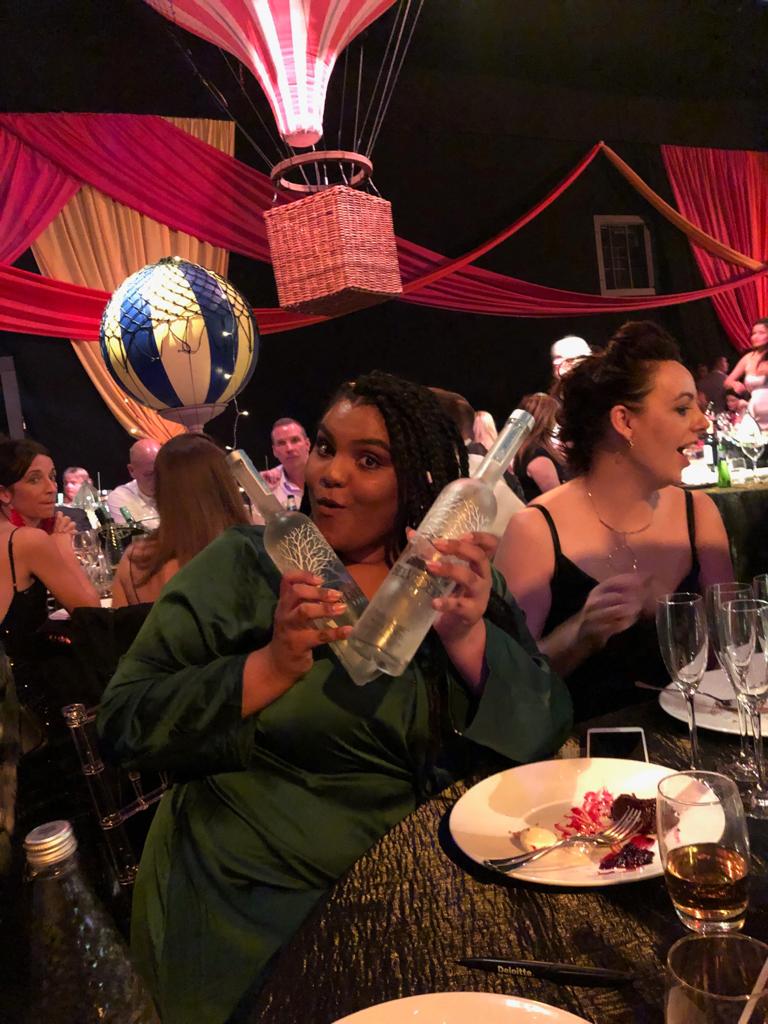 Chiri39Cp's tweet photo. #Aussie do it better - it's all rocking on table 178 #smartNYE https://t.co/bw3Mw4fAOg